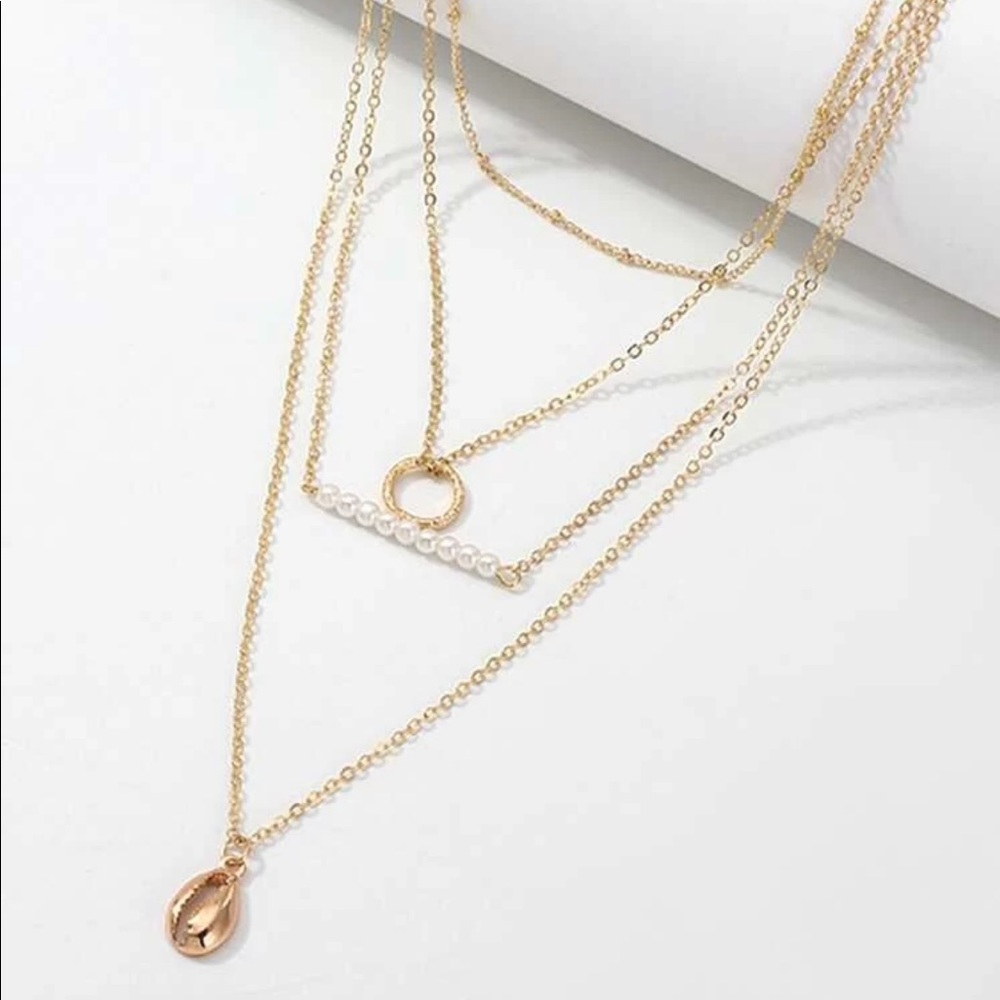 • Summer • Layered Shell + Pearl Necklace - Picture 3 of 4
